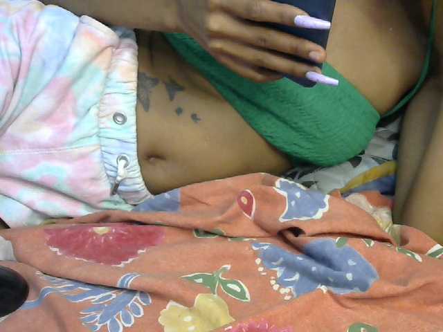 Truegirl2 live cam on BongaCams