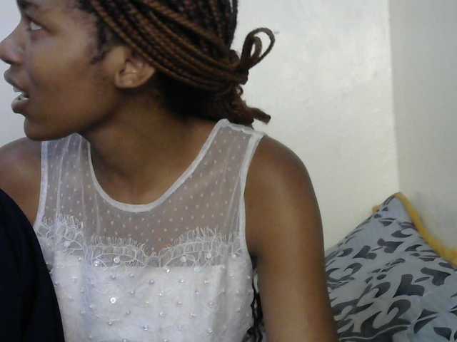 Truegirl2 live cam on BongaCams