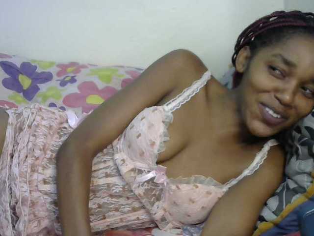 Truegirl2 live cam on BongaCams
