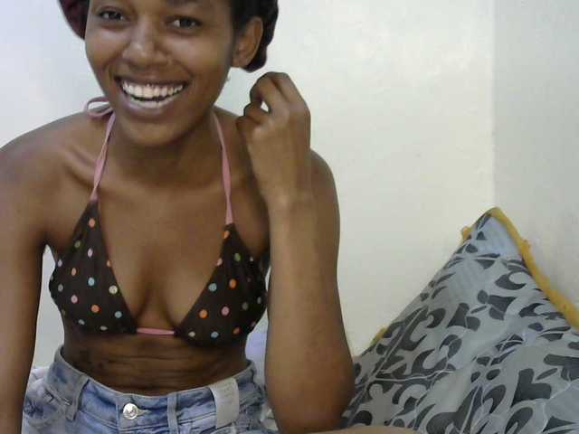 Truegirl2 live cam on BongaCams