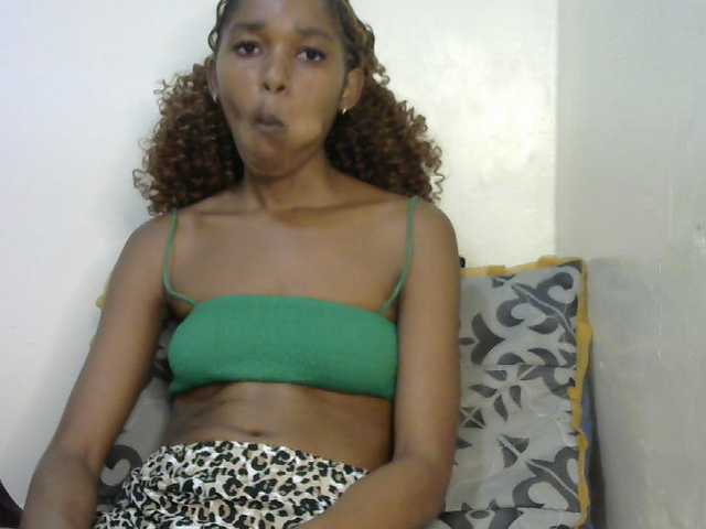 Truegirl2 live cam on BongaCams
