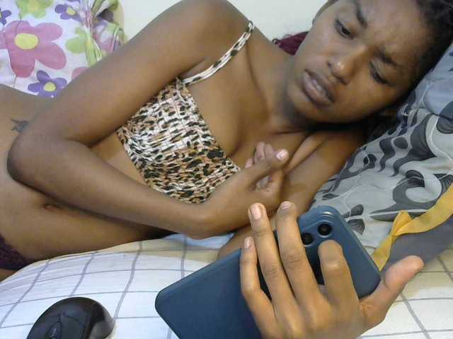 Truegirl2 live webcam show