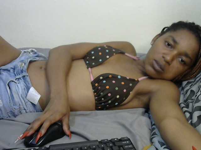 Truegirl2 live cam on BongaCams