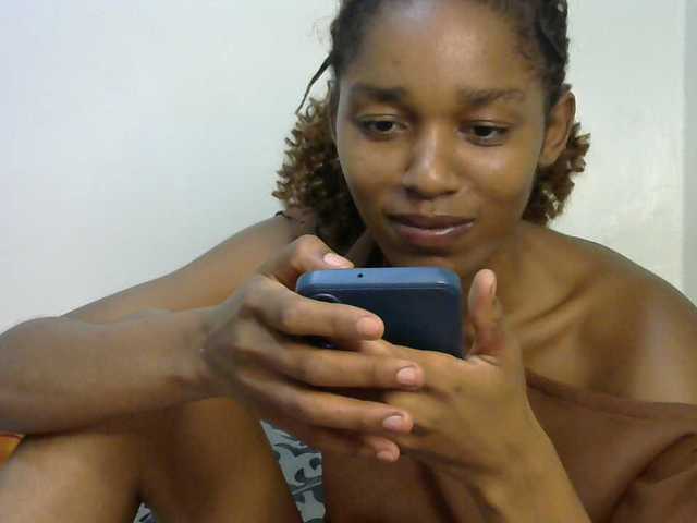 Truegirl2 live cam on BongaCams