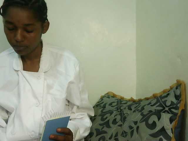 Truegirl2 live cam preview