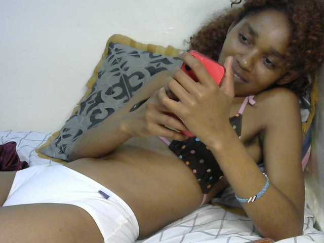 Truegirl2 live cam on BongaCams