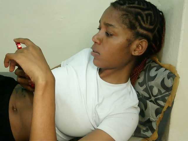 Truegirl2 live cam on BongaCams