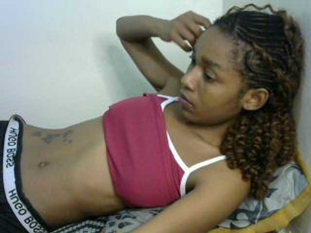 Truegirl2 live cam on BongaCams