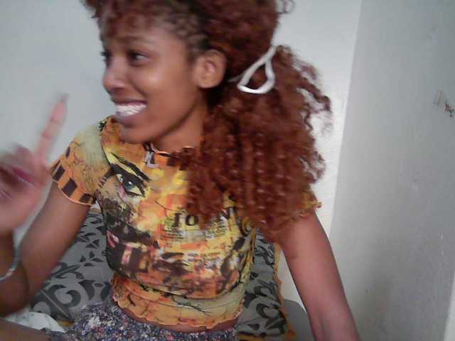 Truegirl2 live cam on BongaCams