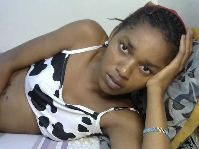Truegirl2 live cam on BongaCams