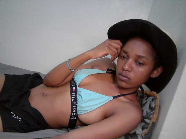 Truegirl2 live cam preview