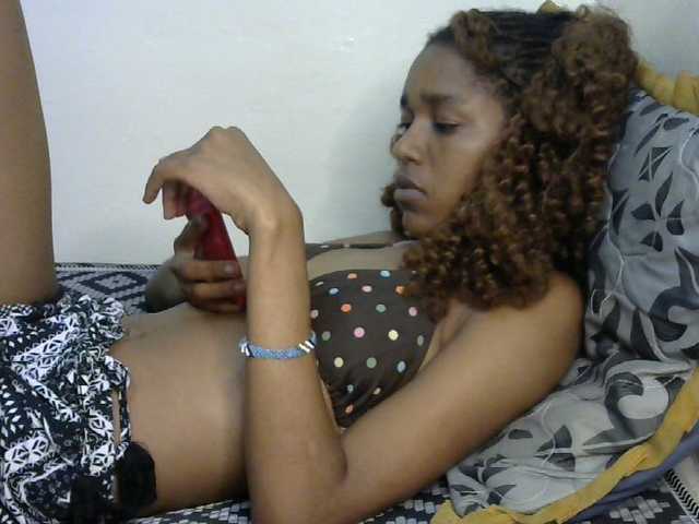 Truegirl2 live cam on BongaCams