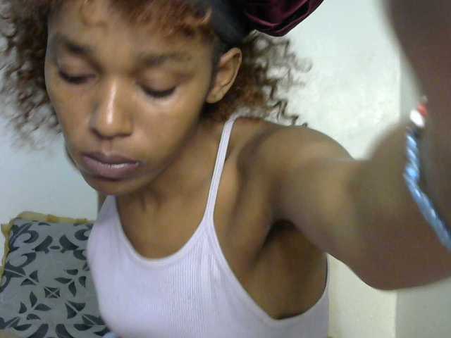 Truegirl2 live cam on BongaCams