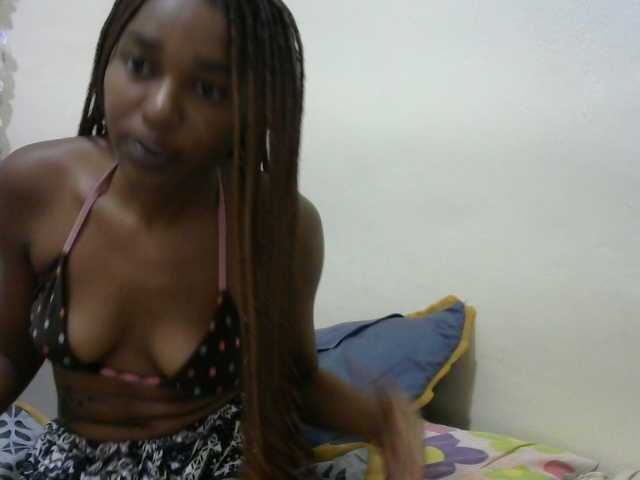 Truegirl2 live cam on BongaCams
