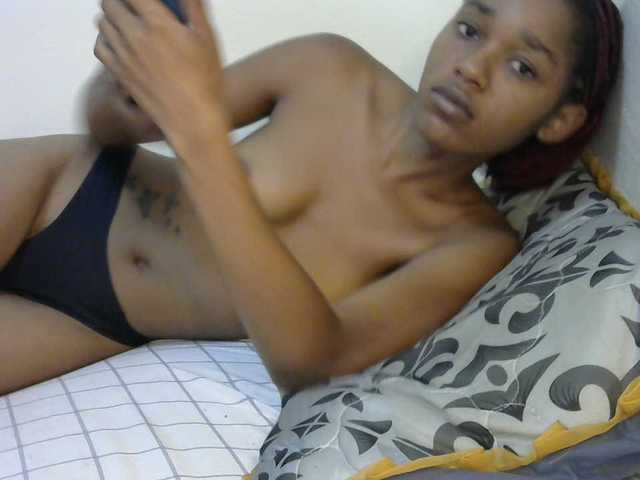 Truegirl2 live cam on BongaCams