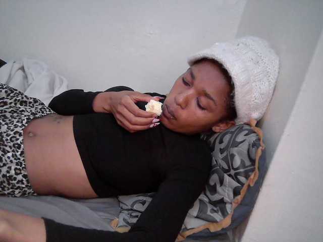 Truegirl2 live cam preview