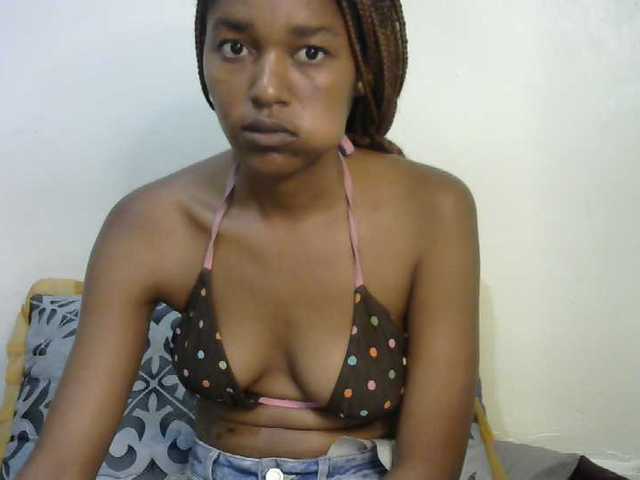 Truegirl2 live cam on BongaCams