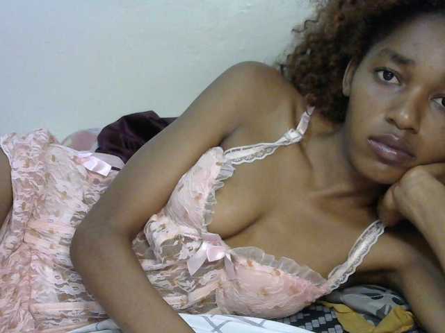 Truegirl2 live cam on BongaCams