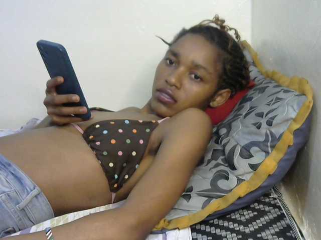 Truegirl2 live cam on BongaCams