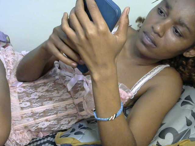 Truegirl2 live cam on BongaCams