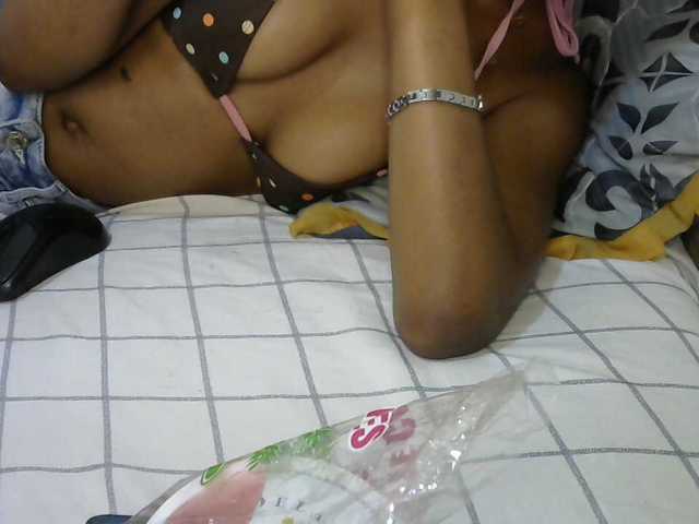 Truegirl2 live cam on BongaCams