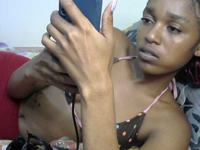 Truegirl2 live cam on BongaCams