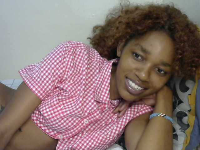 Truegirl2 live cam on BongaCams