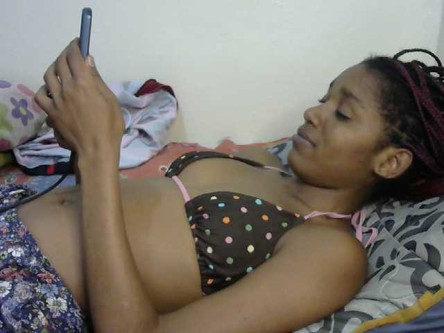 Truegirl2 live cam on BongaCams