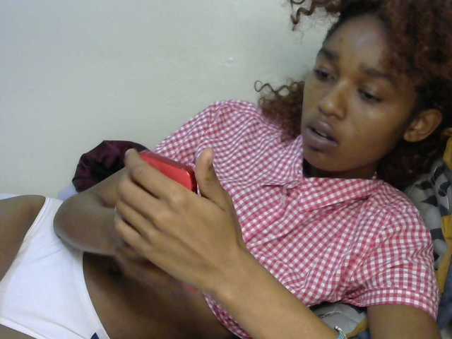 Truegirl2 live cam on BongaCams