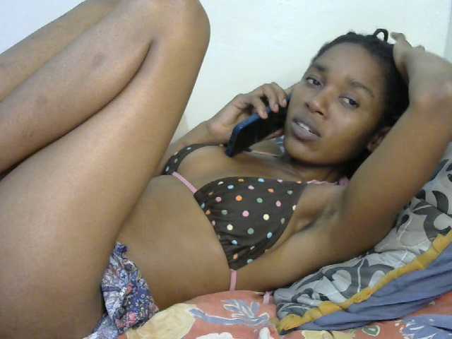 Truegirl2 live cam on BongaCams