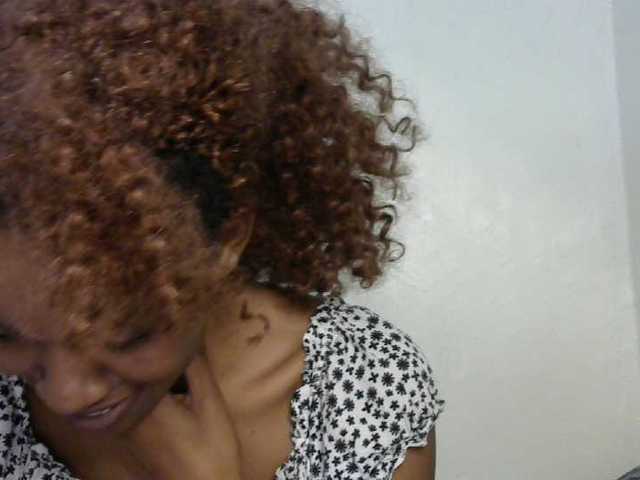 Truegirl2 live cam on BongaCams