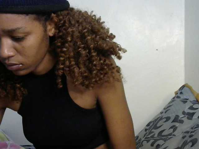 Truegirl2 live cam on BongaCams