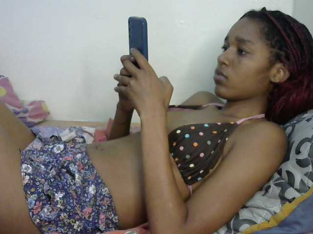 Truegirl2 live cam on BongaCams