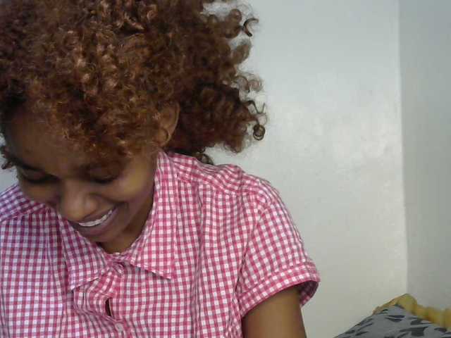 Truegirl2 live cam preview