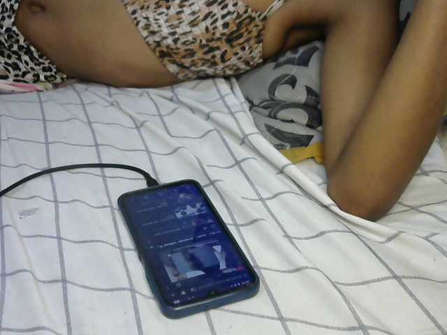 Truegirl2 live cam on BongaCams