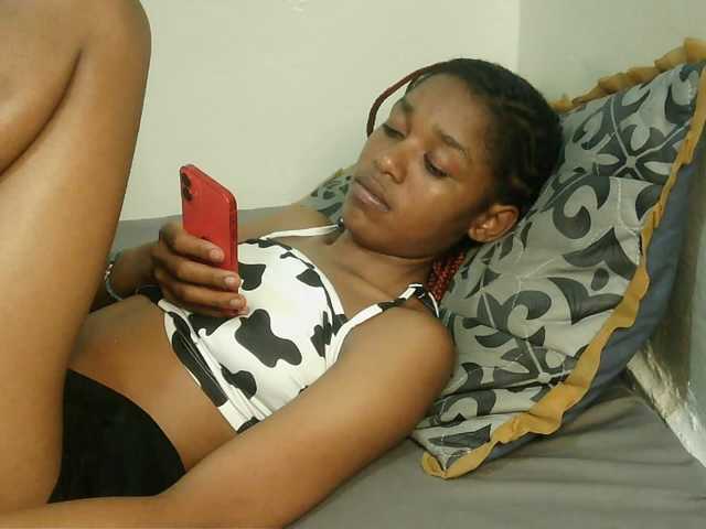 Truegirl2 live cam on BongaCams