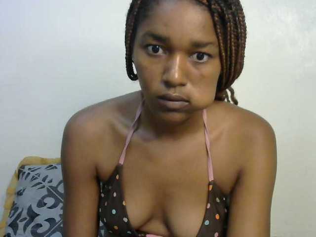 Truegirl2 live cam on BongaCams
