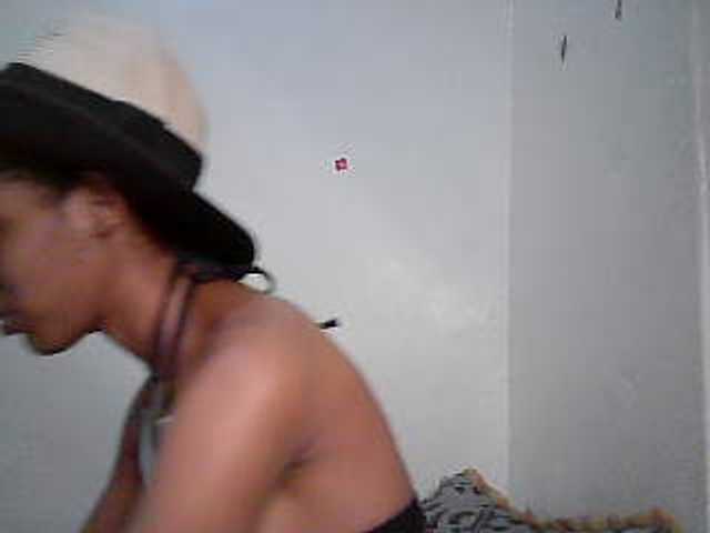 Truegirl2 live cam on BongaCams