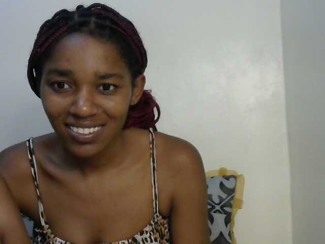 Truegirl2 live cam on BongaCams
