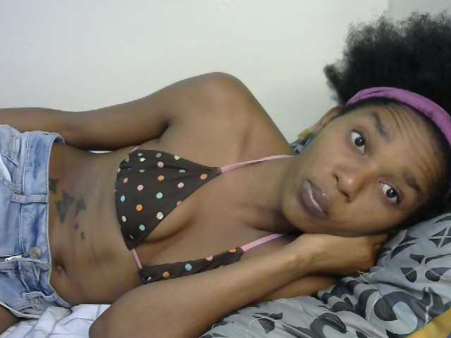 Truegirl2 live cam on BongaCams