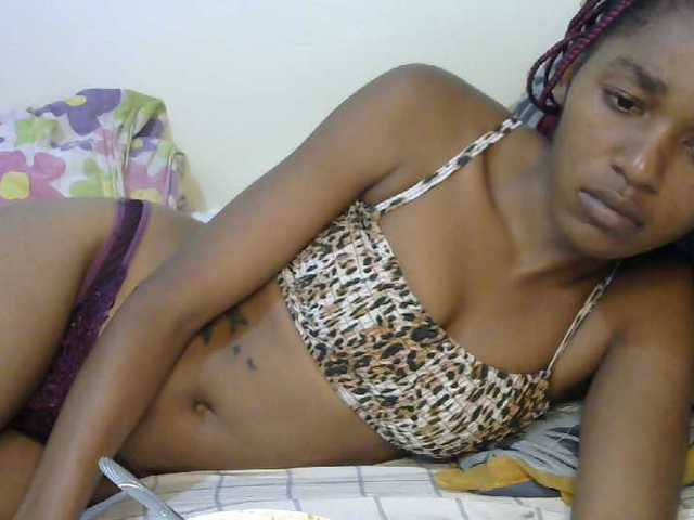 Truegirl2 live cam on BongaCams