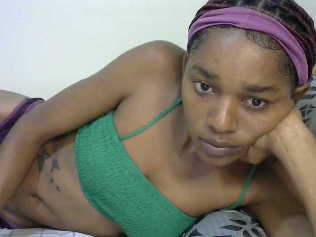 Truegirl2 live cam on BongaCams