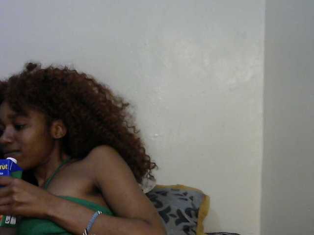 Truegirl2 live cam preview