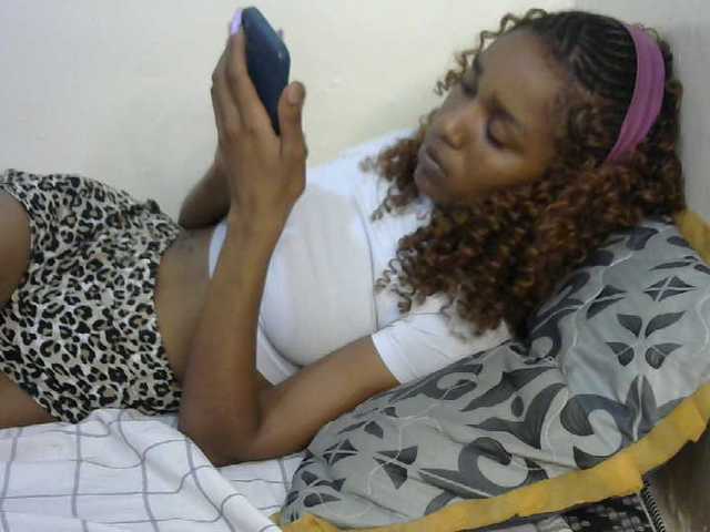 Truegirl2 live cam on BongaCams