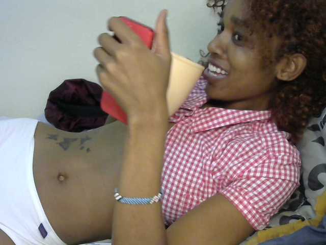 Truegirl2 live cam on BongaCams