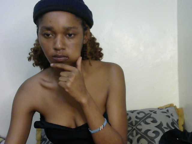 Truegirl2 live cam on BongaCams