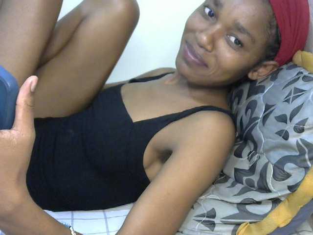 Truegirl2 live cam on BongaCams