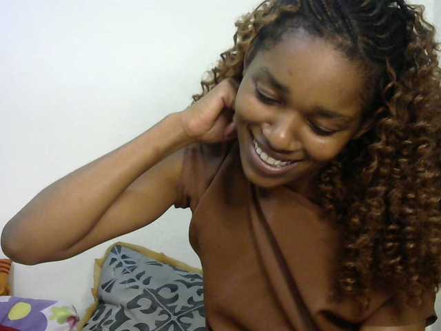 Truegirl2 live cam on BongaCams