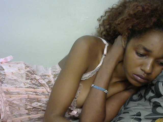 Truegirl2 live cam on BongaCams