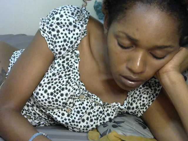 Truegirl2 live cam on BongaCams